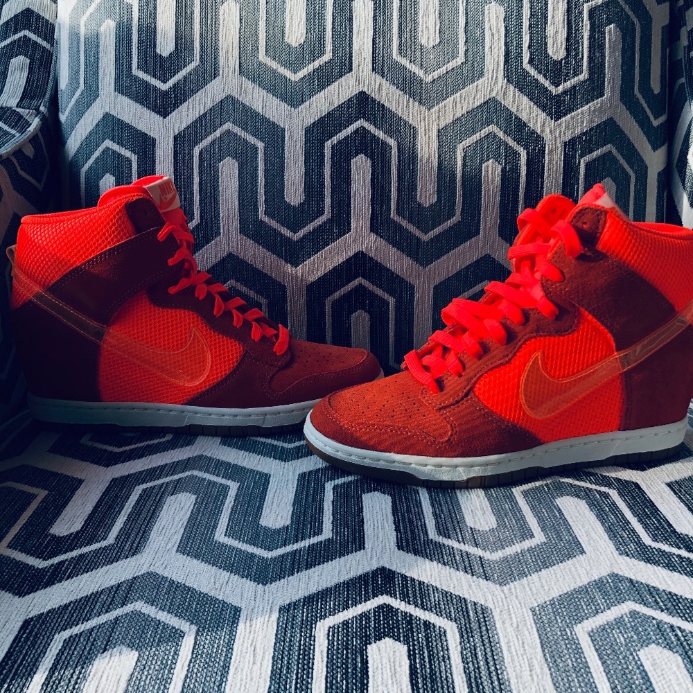 NIKE Sky High wedge in Orange (NEW) sz 8